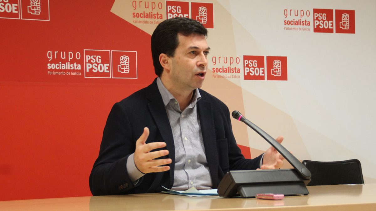 Gonzalo Caballero, durante a súa comparecencia no Grupo Parlamentario Socialista