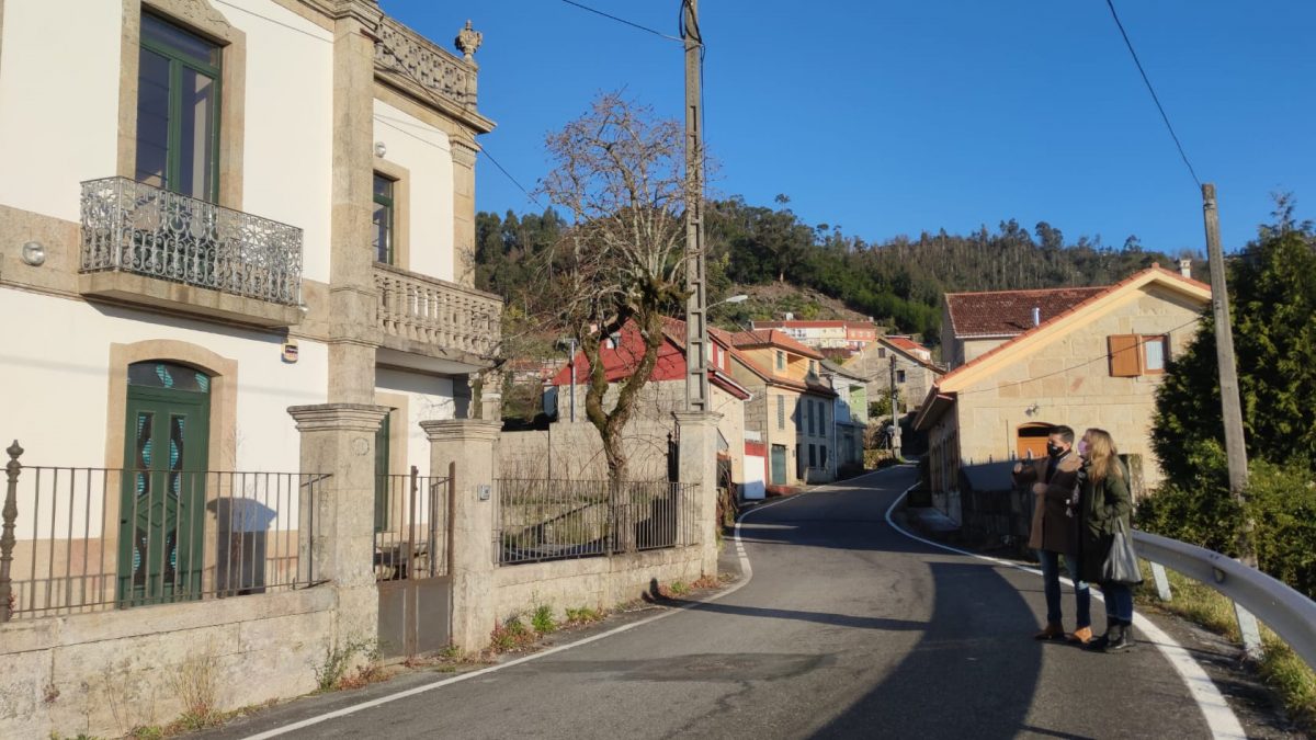 Paloma Castro na súa visita ao casa da Quintán en Ponte Caldelas